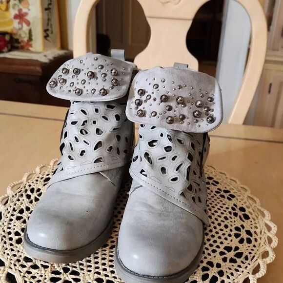 Motorcycle gray studded Combat Ankle Boots women's size 6.5 - Picture 7 of 7